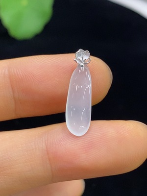 F34044780 Jadeite Fu Bean Pendant 18k Total Weight Approx. 0.6g