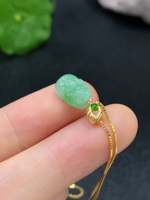 F18982756 Jadeite Pixiu Pendant (18k Gold Clasp) Non-Gold-Inlaid Chain Total Weight 1.869g