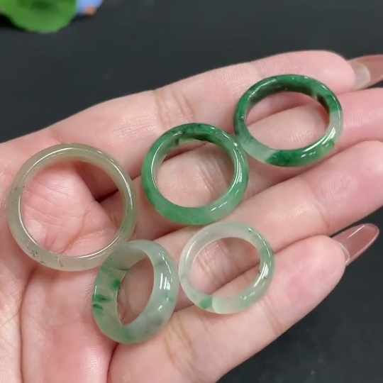 H35119472 African Emerald (Dulong Jade) Ring