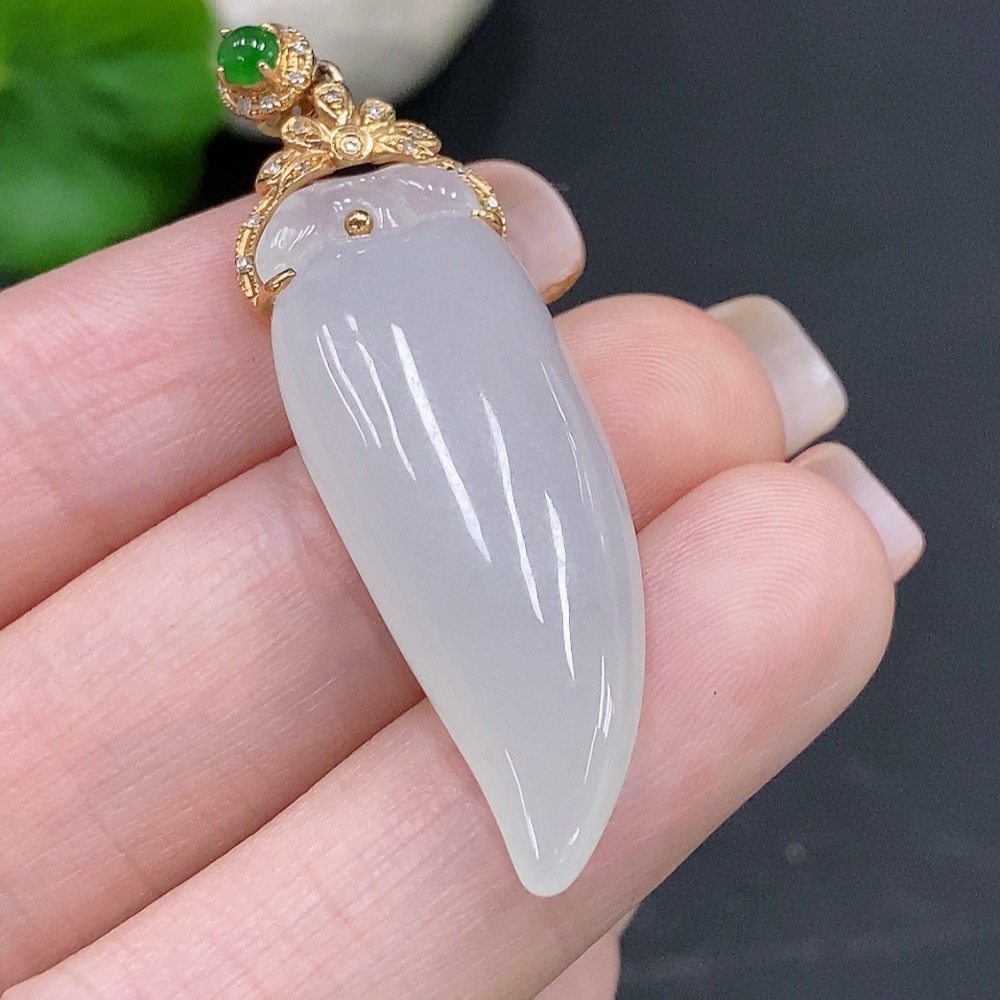 F27124028 Jadeite Fortune Melody Pendant with 18K Gold Clasp, Total Weight Approx. 8.3g, Accented with Diamonds