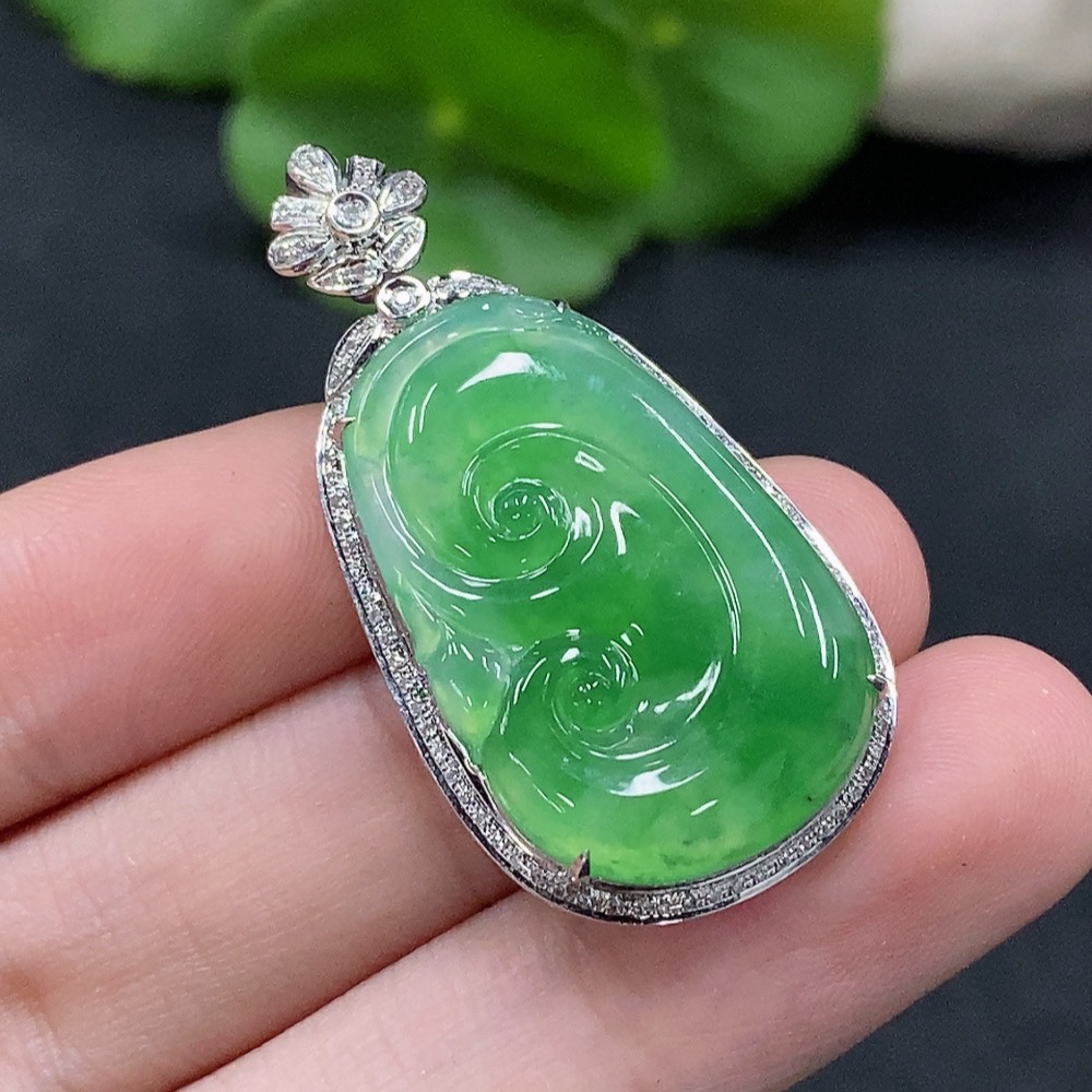 F33947145 Jadeite Ruyi Inlaid Pendant 18K Gold Total Weight Approx. 5.7g (With Diamond Accents)