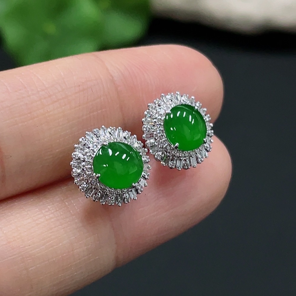F26031151 Jadeite Cabochon Earrings Set in 18K Gold, Total Weight Approx. 2.6g