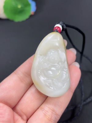 H43140844 和田玉挂件 佛公 货品总重约[含绳]54g 皮色成因未定