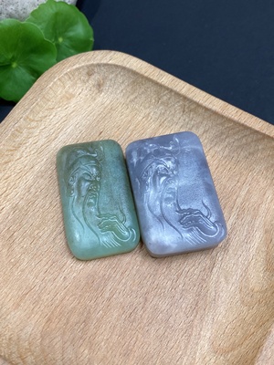 H33938705 Hetian Jade Pendant Guan Gongania玉石的货品名翻译成英文是：Hetian Jade Pendant Guan Gong Total Weight Approx. 67g