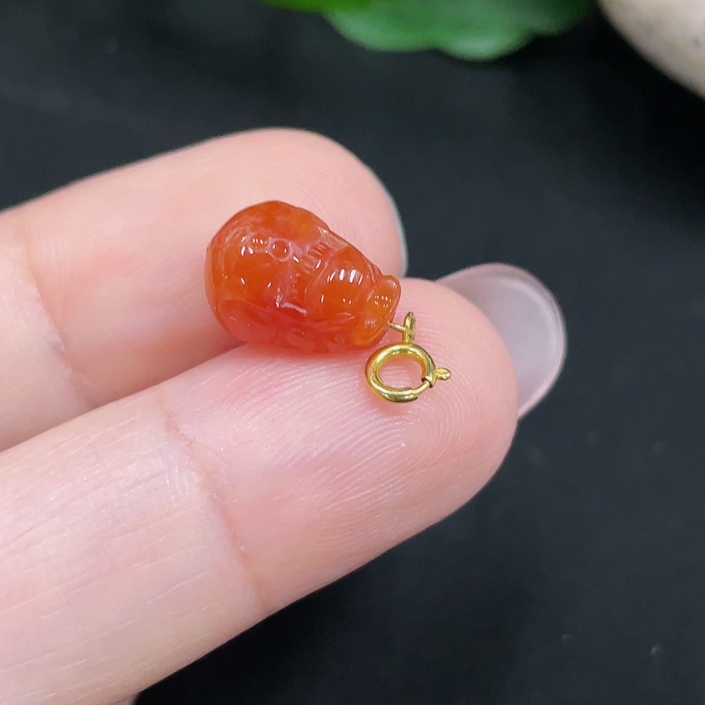 F34967191 Jadeite Pi Xiu Pendant with 18K Gold, Total Weight Approx. 1g (Color origin of yellow part undetermined)