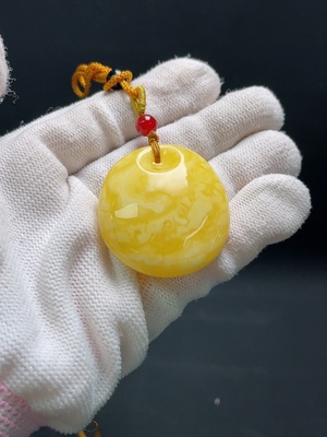 C34993437 Amber Beeswax Pendant Total Weight Approx. 12.62g with Rope