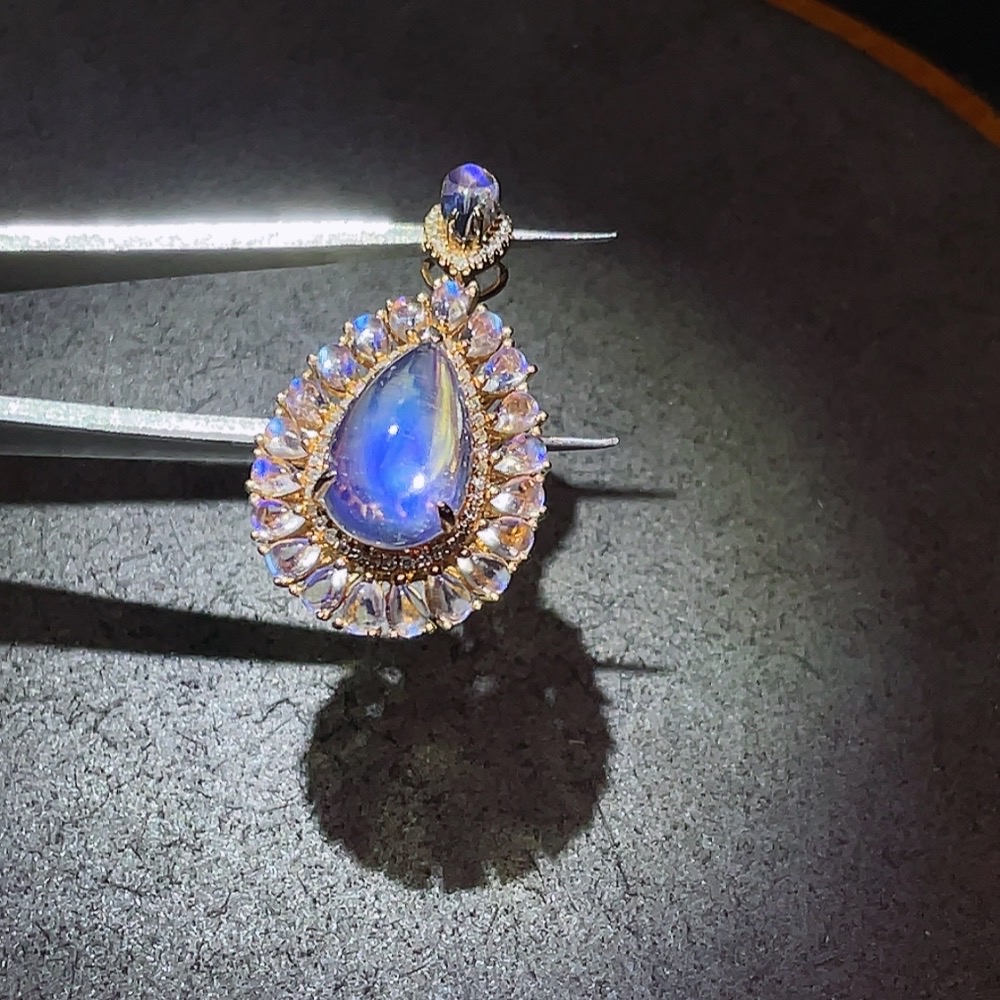 C34006711 Moonstone Pendant with Diamond Accents, Unmarked, Surface Gold Content Au75%, Total Weight Approx. 3.6g