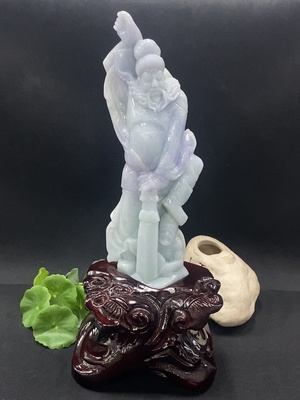 F30498560 Jadeite Guan Gong ornament with crack