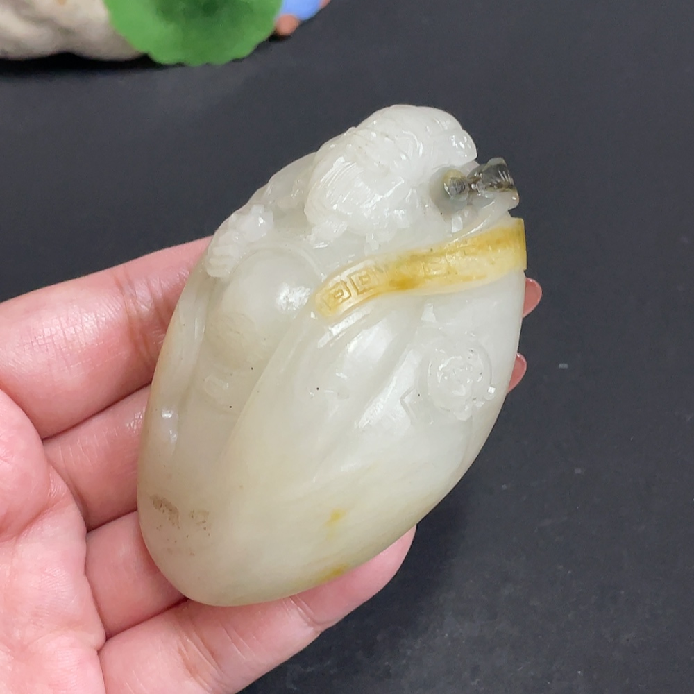 H34004018 Hetian Jade Handheld Ornament - God of Wealth (Undetermined Skin Color Origin, Contains Other Mineral Components, Total Weight Approx. 171.8g)