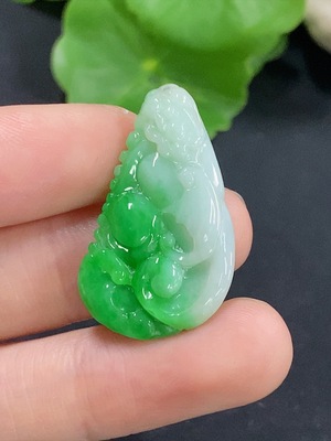 F46549302 翡翠飞龙挂件  货品总重约5.13g