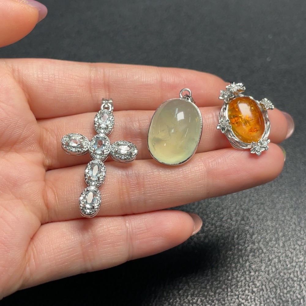 C28181067 Colored Gemstone Inlaid Pendant  Amber & Beeswax, Prehnite, Aquamarine  Non-Gold Inlaid  Total Weight Approx. 10.92g
