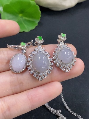 F46548478 翡翠蛋面镶嵌吊坠  非金镶 货品总重约13.73g