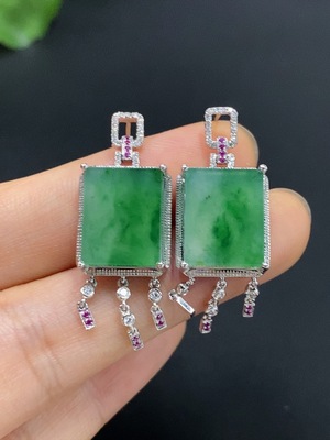 F21333589 Jadeite Inlaid Earrings (18K Gold) Approx. 8g Total Weight