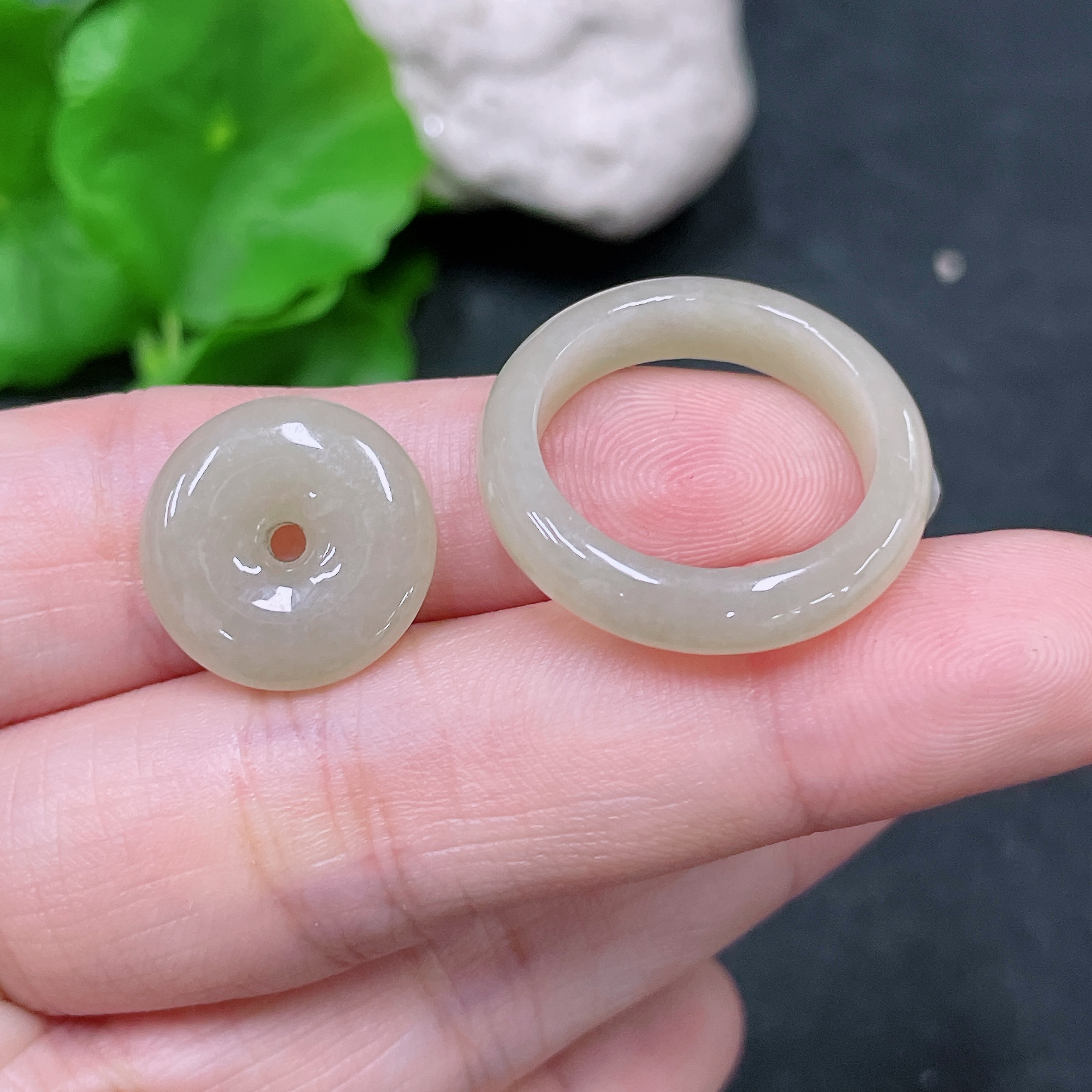 F32779778 Jadeite Pendant Mother-and-Child Buckle Color Origin Undetermined Total Weight Approximately 5.32g