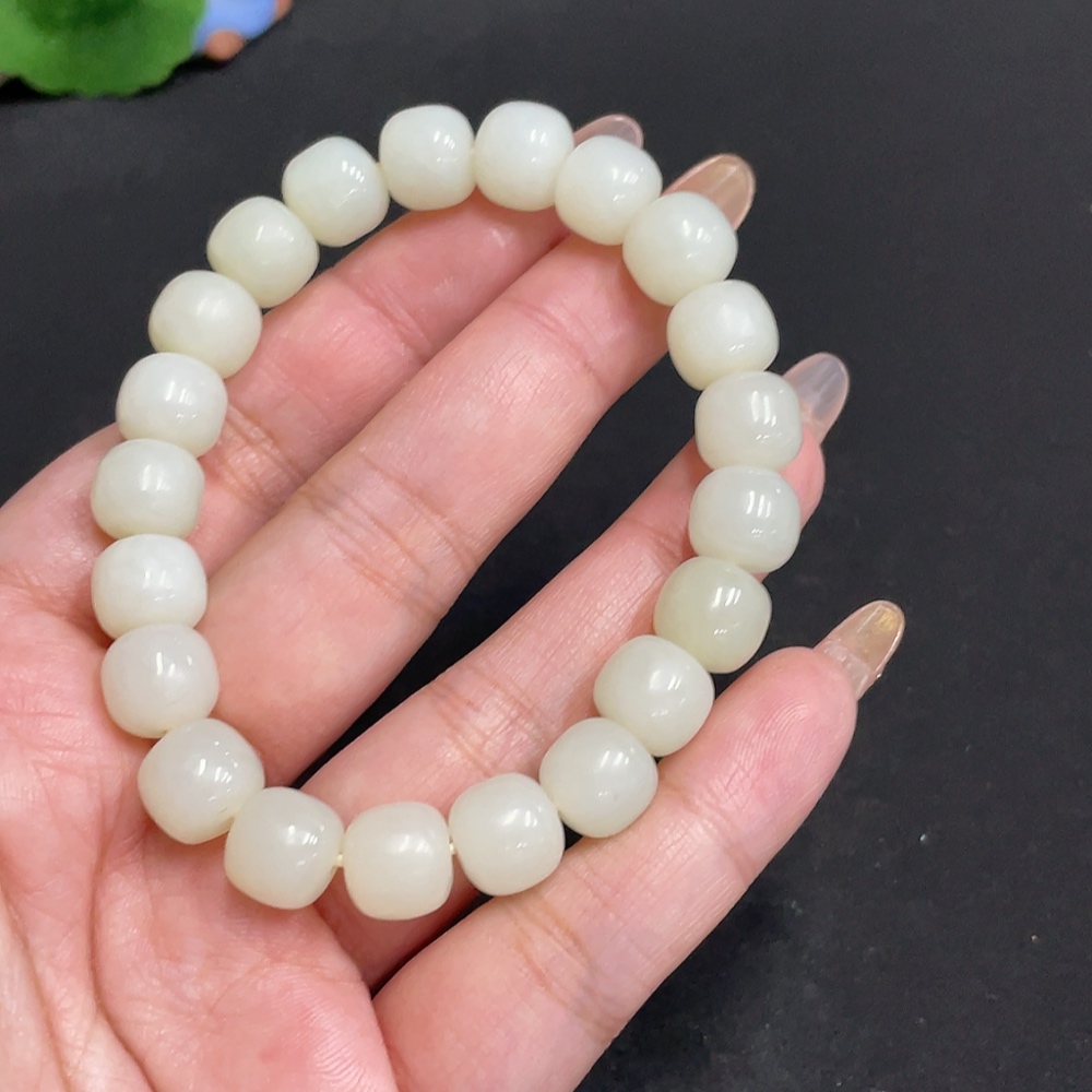 H32782341 Hetian Jade Bracelet, approx. 10mm beads, total weight approx. 36.2g