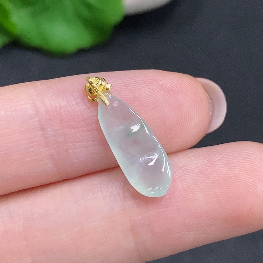 F34003928 Jadeite Lucky Bean Pendant with 18k Gold Clasp, Total Weight Approximately 0.4g