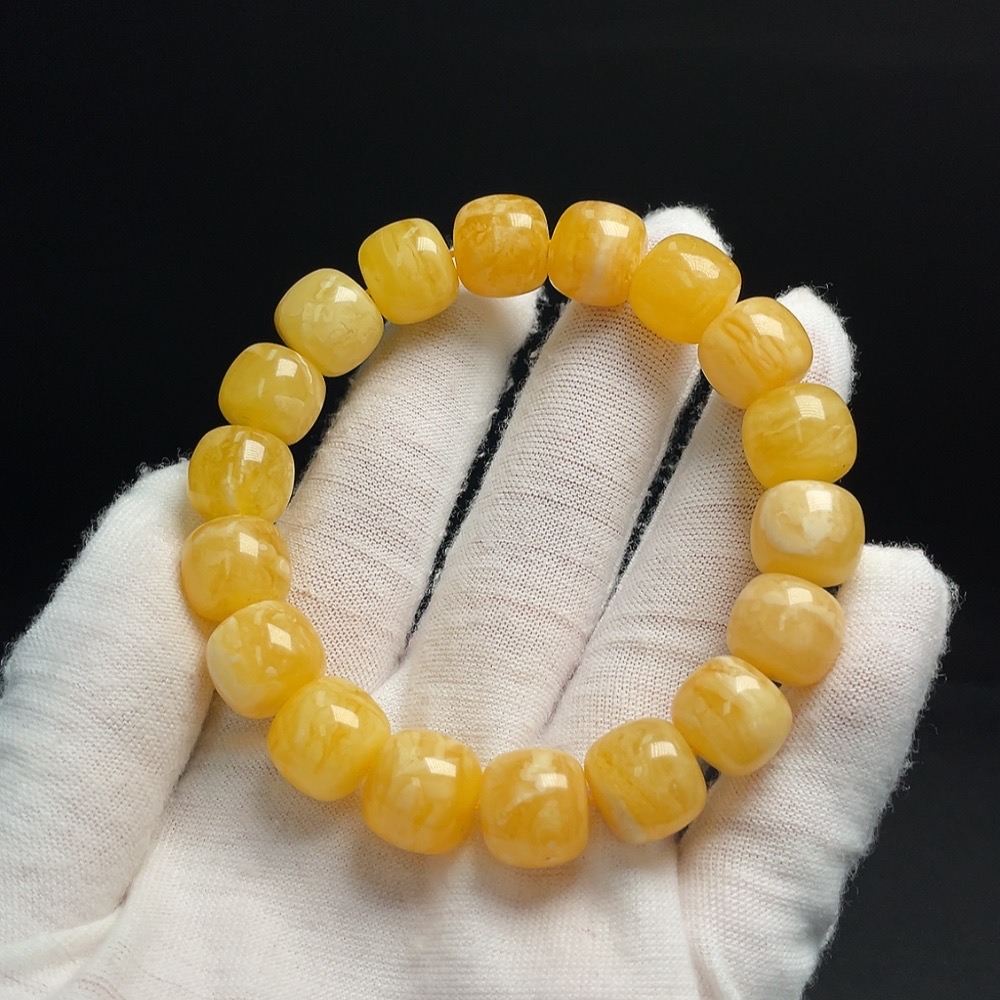 C26032758 Amber Beeswax Bracelet Approx. 12.5mm Total Weight Approx. 21.18g