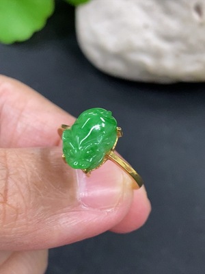 F46524868 翡翠貔貅镶嵌戒指 18k金镶 13圈口 货品总重约3g