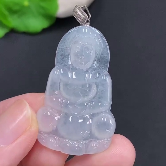 F30555920 Jadeite Guanyin Pendant with 18k Gold Clasp, Total Weight Approximately 6.7g