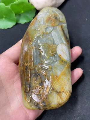 H46503596 和田玉手把件   仿古件 含其他矿物成分   皮色成因未定  货品总重约340g