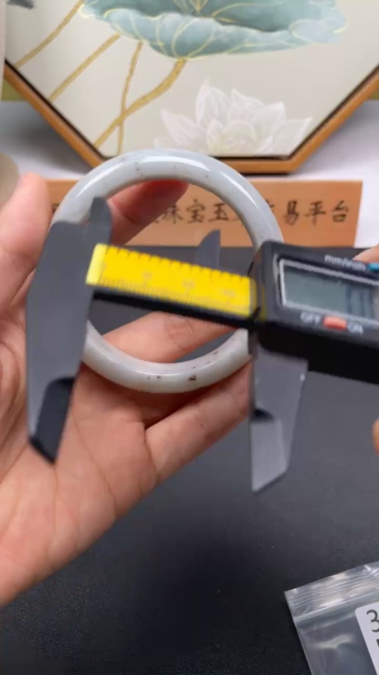 F31674656 Jadeite Regular Round Bangle, Size 58, Total Weight Approx. 75g