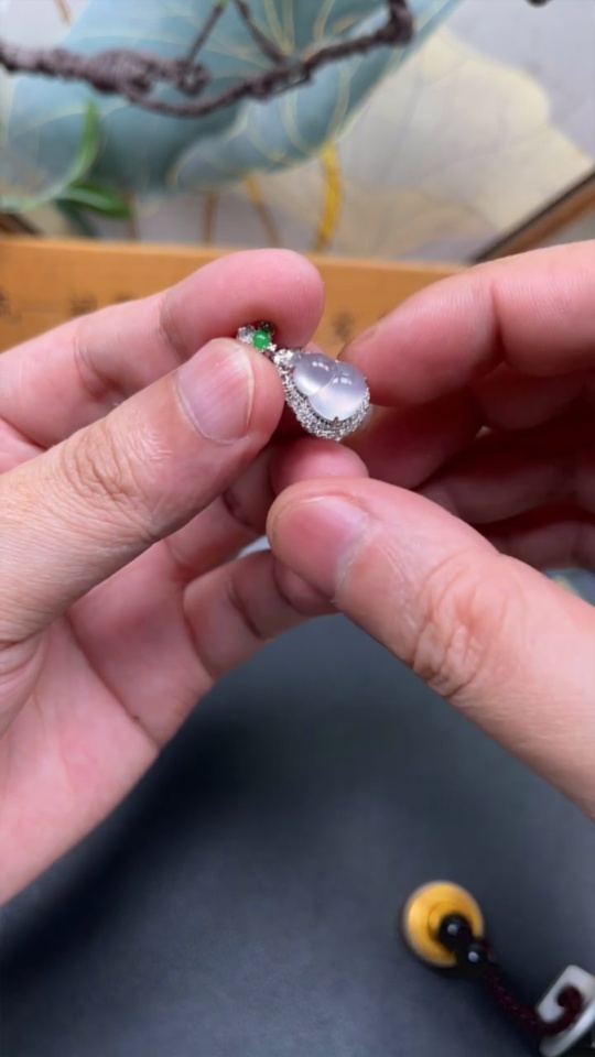 F34974907 Jadeite Gourd Inlaid Pendant 18k Non-Diamond (1 piece) Total Weight Approx. 2.87g