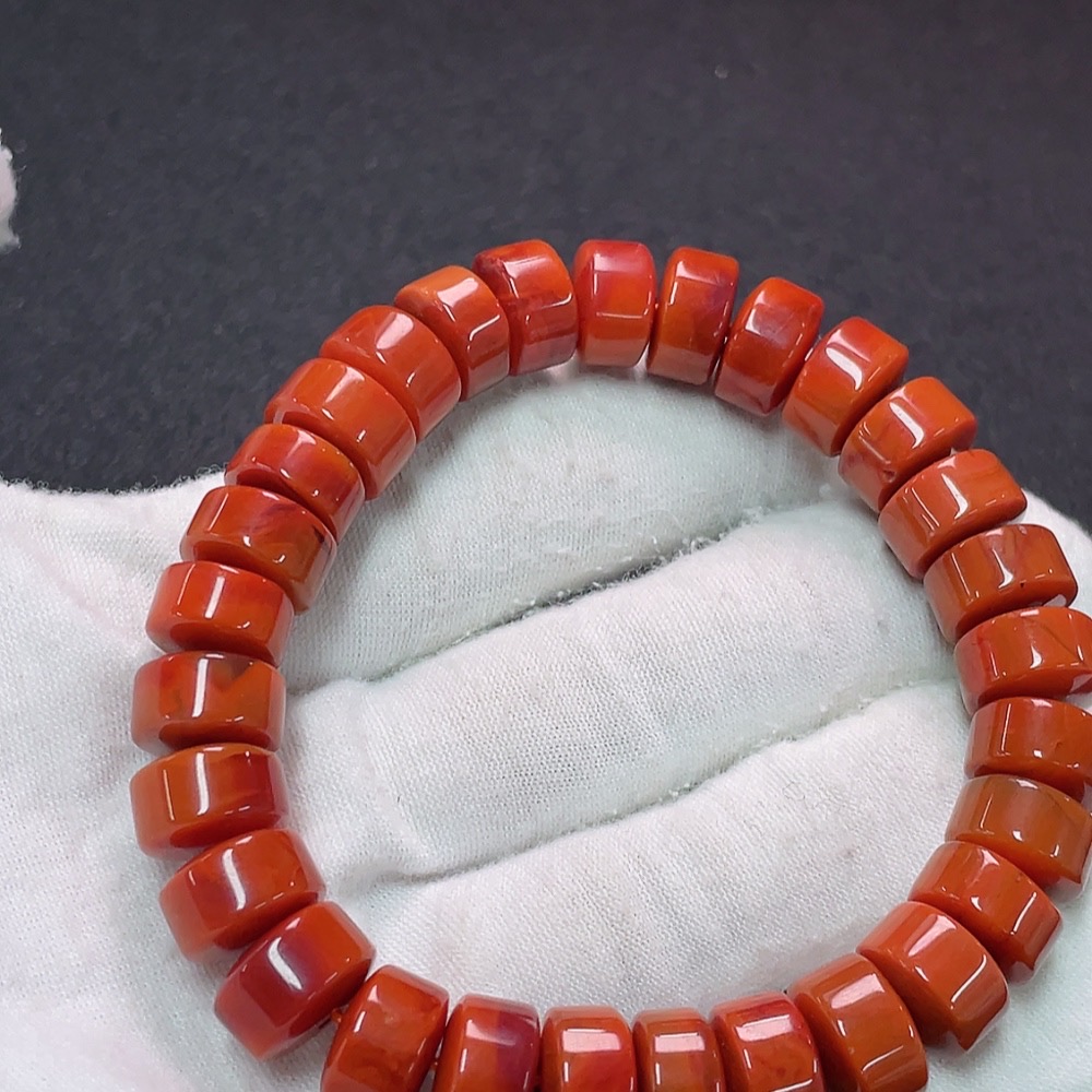 C34990519 Red Agate Bracelet with Visible Organic Matter, Total Weight Approx. 46.97g, Size About 11.3mm