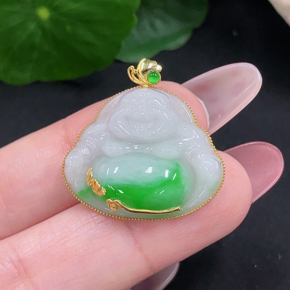 F34013877 Jadeite Buddha Pendant with 18K Gold Clasp, Main Body Contains 58% Gold, Total Weight Approximately 4.44g