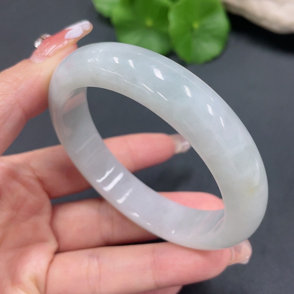 F20214573 Jadeite Round Bracelet Size 56.3 Total Weight 60.657g