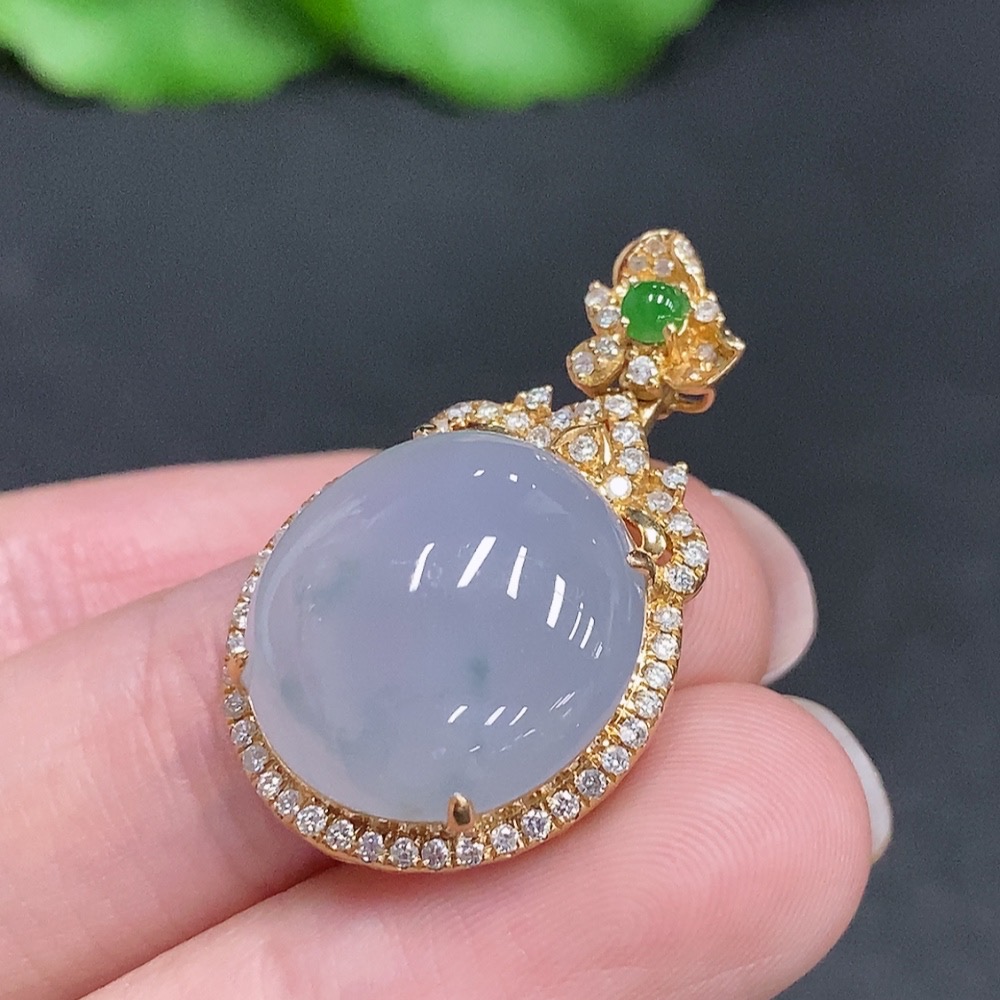F34003632 Jadeite Cabochon Pendant with 18K Gold and Diamond Accents, Total Weight Approximately 7g