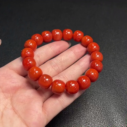 C32745843 South Red Agate Bracelet with Visible Organic Matter, Total Weight Approx. 46.53g, Size Approx. 12.2mm