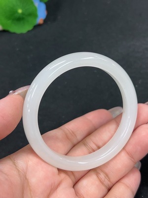H41939609 和田玉正圈手镯 圈口55.2 货品总重约36g