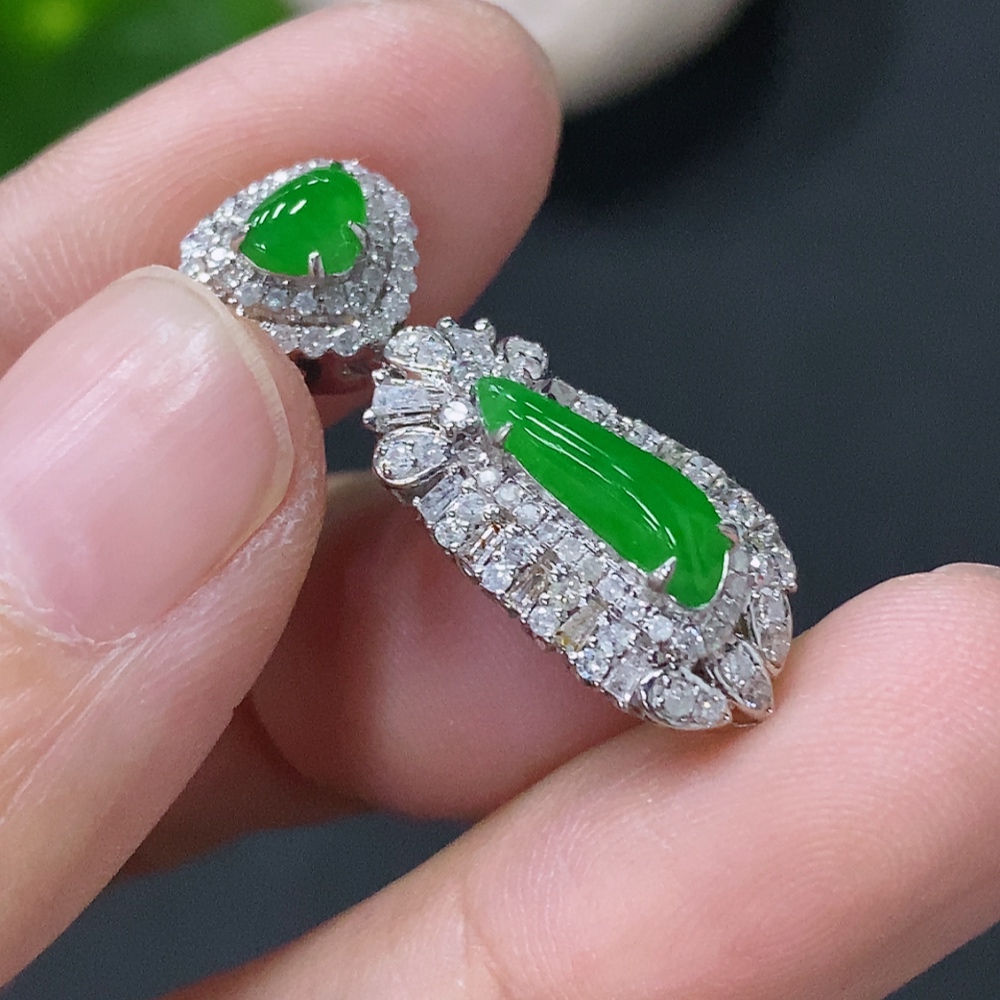 F33849407 Jadeite Pendant with 18k Gold and Diamond Accents, Total Weight Approximately 2.94g