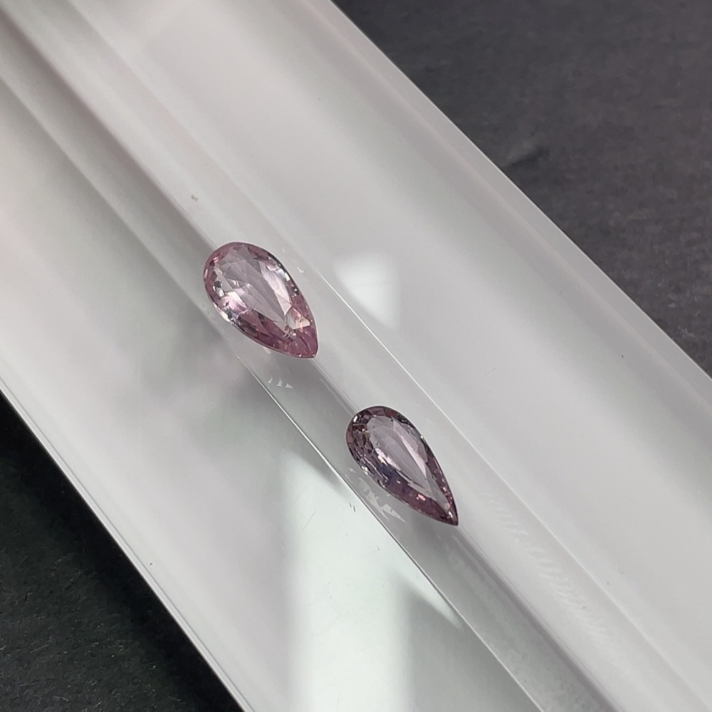 C11178120 Spinel Rough Stone Approx. 3.35ct Two Pieces in One Lot