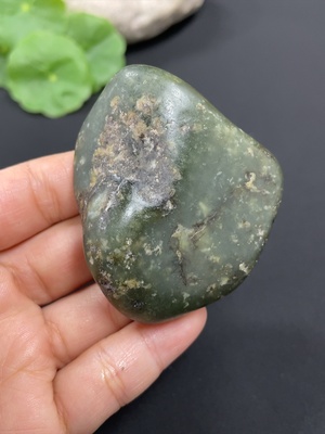 H37466756 和田玉    货品总重约77.4g  皮色成因未定  含其他矿物成份