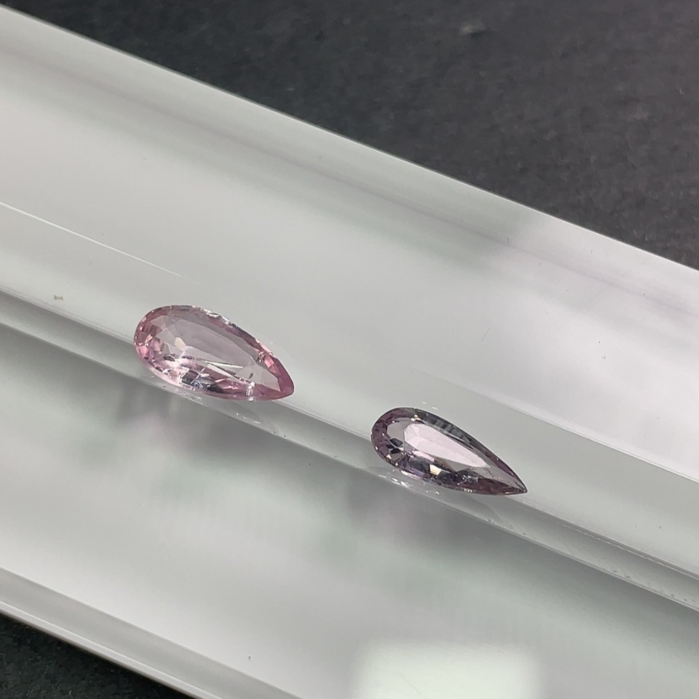 C11178120 Spinel Rough Stone Approx. 3.35ct Two Pieces in One Lot