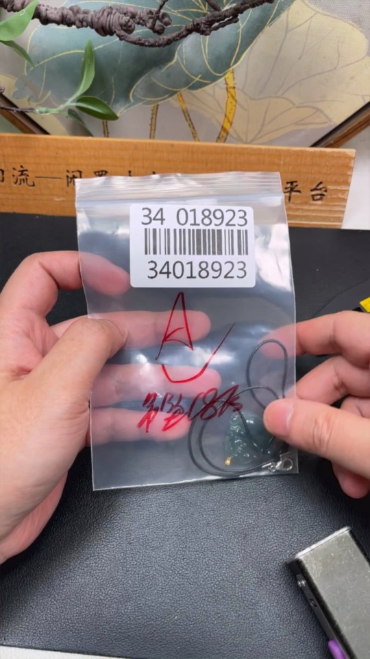 F34018923 Jadeite Buddha Pendant with 18K Gold Clasp, Product Weight Approximately 5.55g (excluding rope)