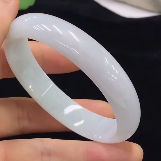 F33835074 Imperial Concubine Jadeite Bangle 55.3/49.6 loop size total weight approx. 38.14g