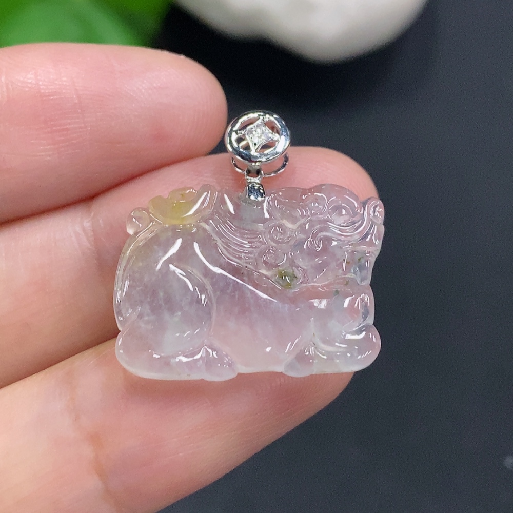 F30451005 jade pendant with 18K gold clasp, total weight approx. 3.2g (set with diamonds)