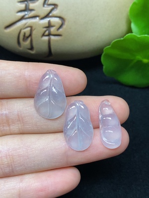 F45336118 翡翠叶子挂件 一手走 总重约2.73g