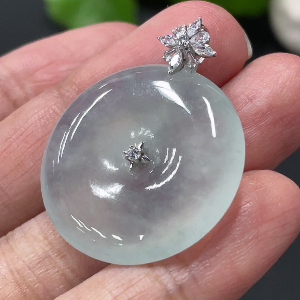 F30520492 Jadeite Peace Knot Pendant with 18K Gold Setting, Non-Diamond, Total Weight Approx. 6.97g