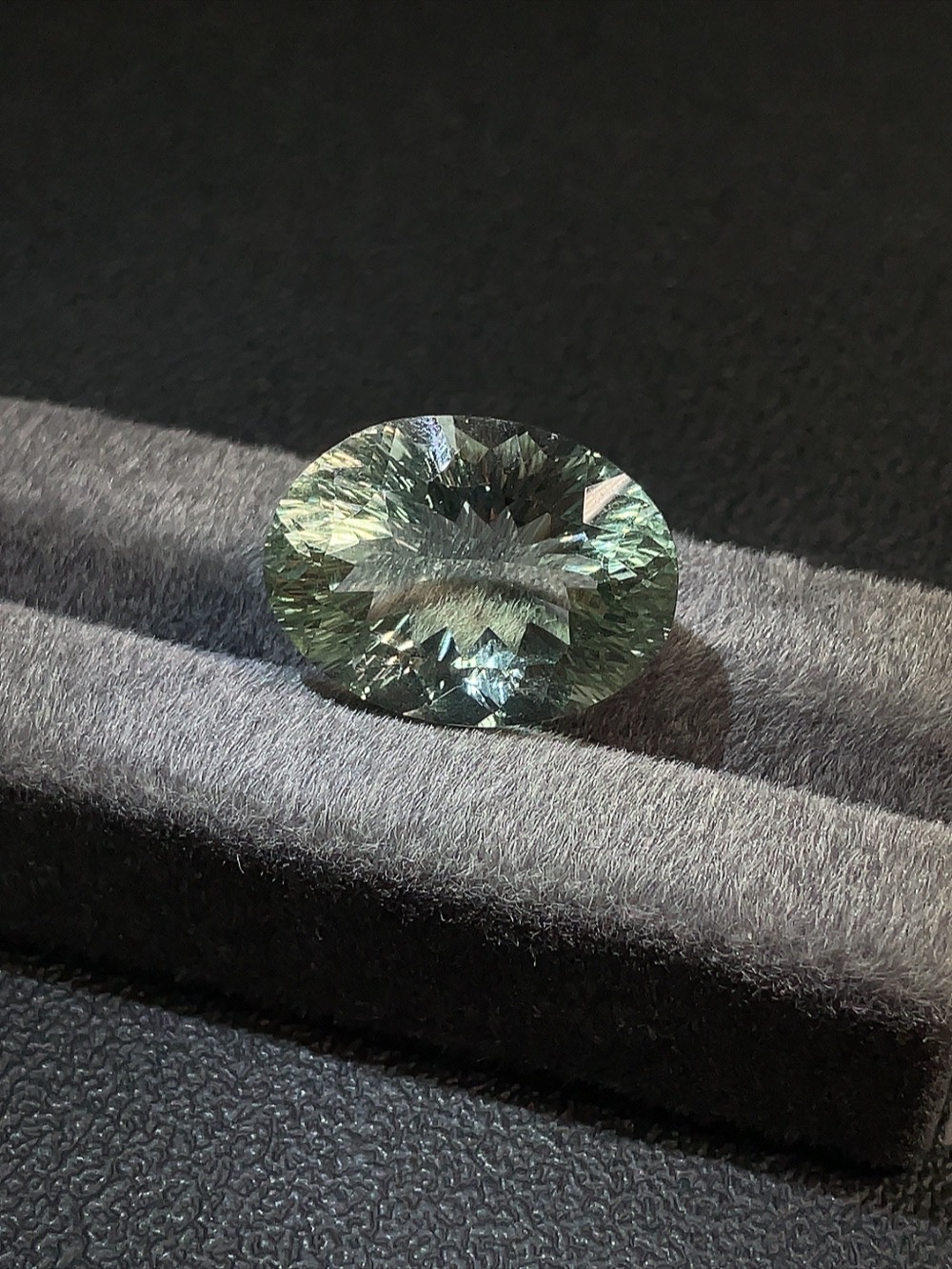 C24797260 Crystal Rough Stone Total Weight Approx. 37.27ct