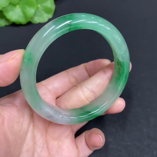H33845713 African Emerald (Dulong Jade) Round Bracelet