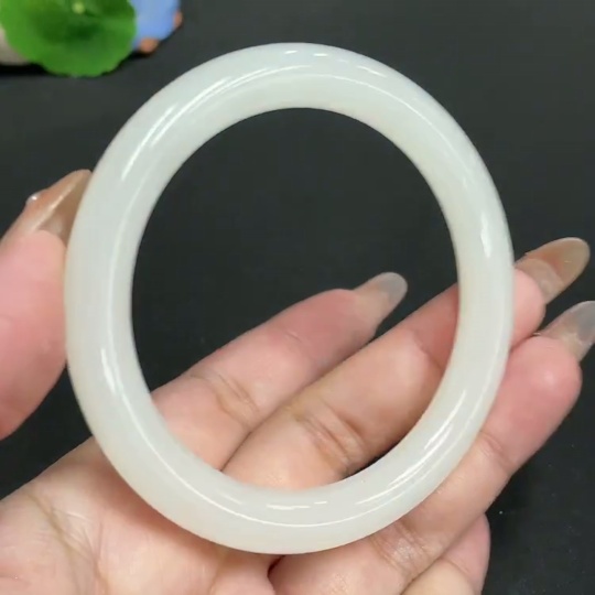 H32782192 Hetian Jade Round Bangle Size 59.2 Total Weight Approx. 42.8g