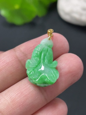 F32820664 Jadeite Cabbage Pendant with 18K Gold Clasp, Total Weight Approx. 2.47g