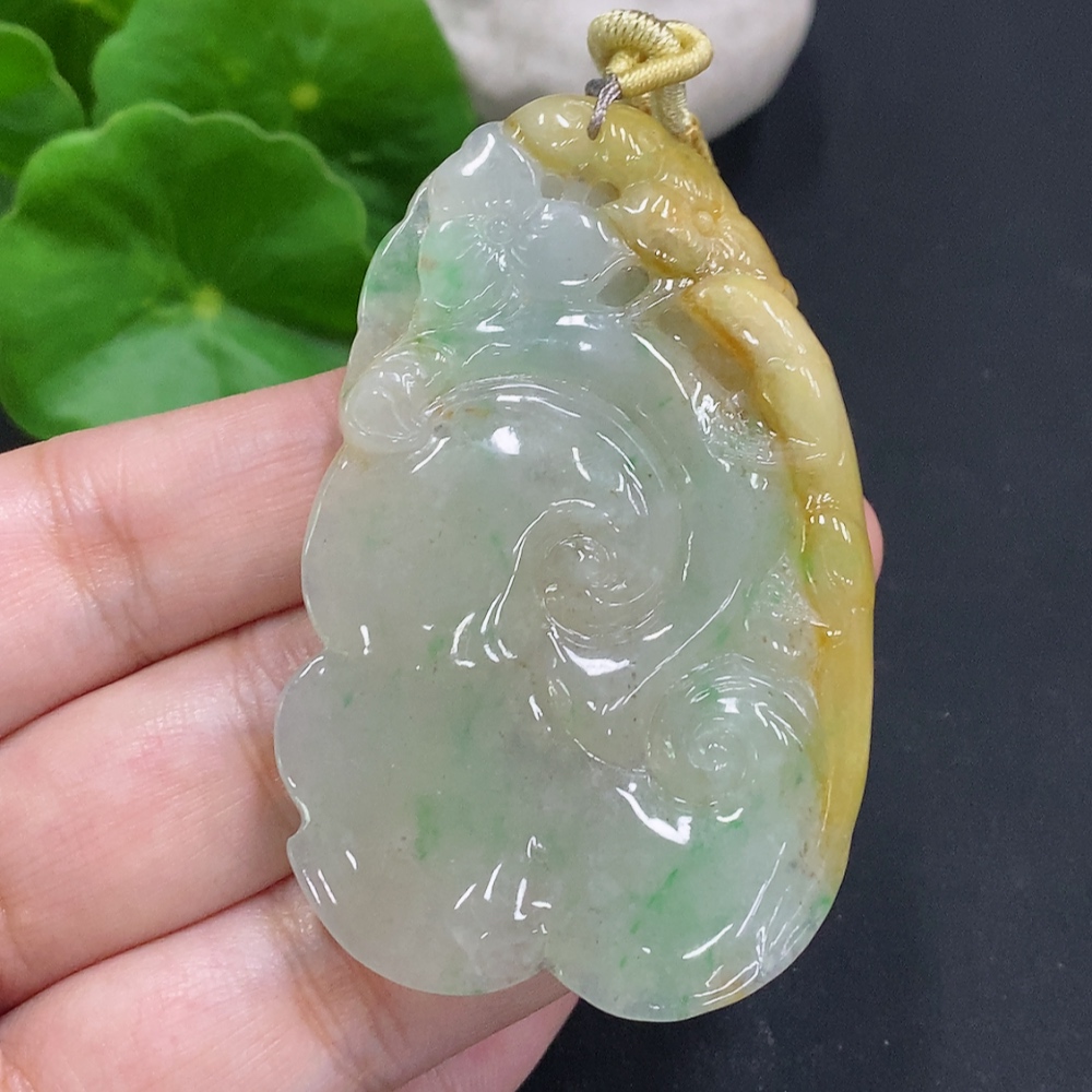 F32740746 Jadeite Ruyi Pendant Total weight including string approx. 32.7g (Color origin undetermined)