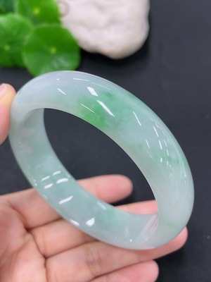 F43138816 翡翠正圈手镯 圈口57.5mm 货品总约重71.29g