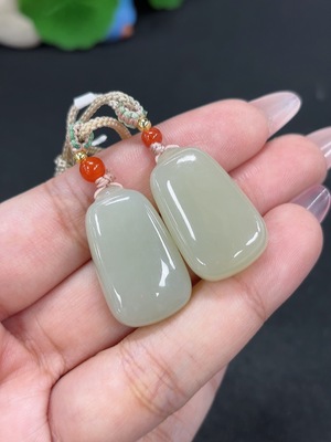 H46521990 和田玉挂件  货品总重约【含绳】21.1g