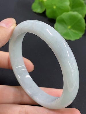 F42969034 翡翠正圈手镯 圈口56.9 货品总重约49.39g