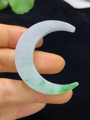 F34023980 Jadeite Crescent Pendant Total Weight Approx. 15.64g
